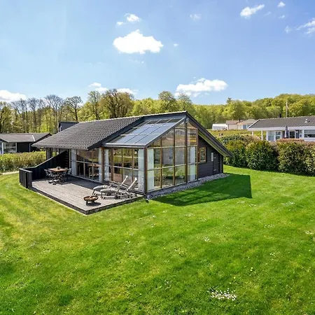 Дом отдыха Stunning In Sjolund With House Sea View Hejls