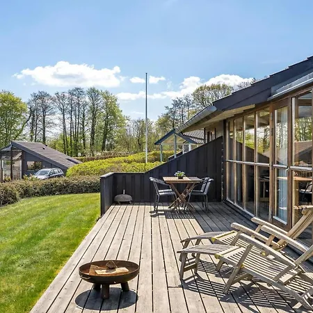 Дом отдыха Stunning In Sjolund With House Sea View *