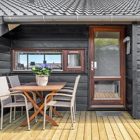 Stunning In Sjolund With House Sea View Hejls