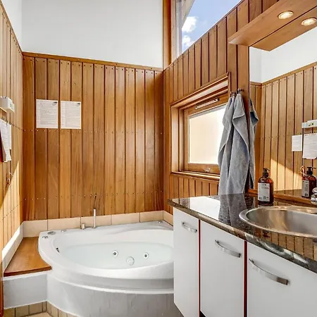 Stunning In Sjolund With House Sea View Holiday home